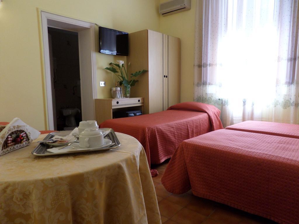 Hotel Delizia Genovese Montecatini Terme Bilik gambar