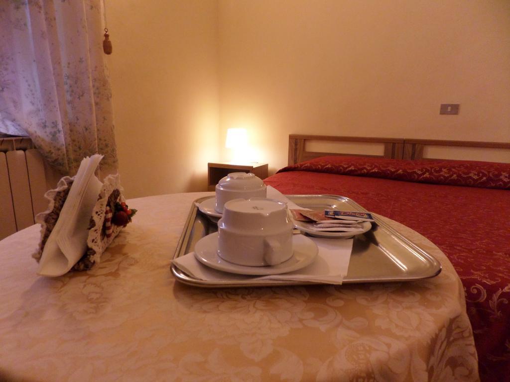 Hotel Delizia Genovese Montecatini Terme Bilik gambar
