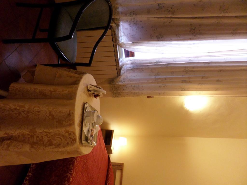 Hotel Delizia Genovese Montecatini Terme Bilik gambar